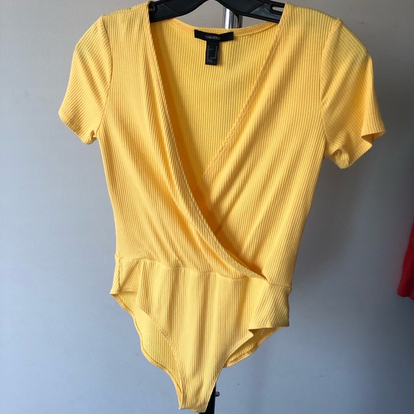 Forever 21 Tops - 🦋3 for $25🦋 Ribbed v-neck yellow body suit